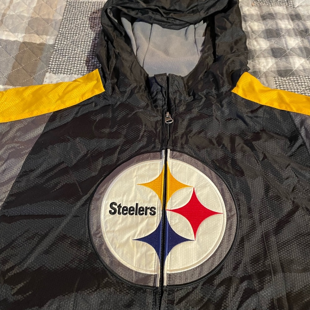 Pittsburgh Steers zip up jacket. Great condition size XL
